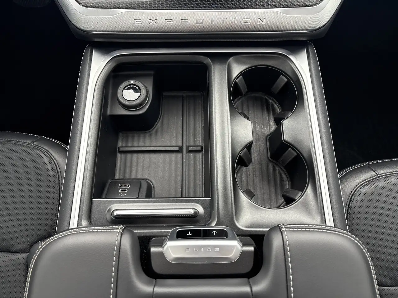 Ford Expedition - Image 21