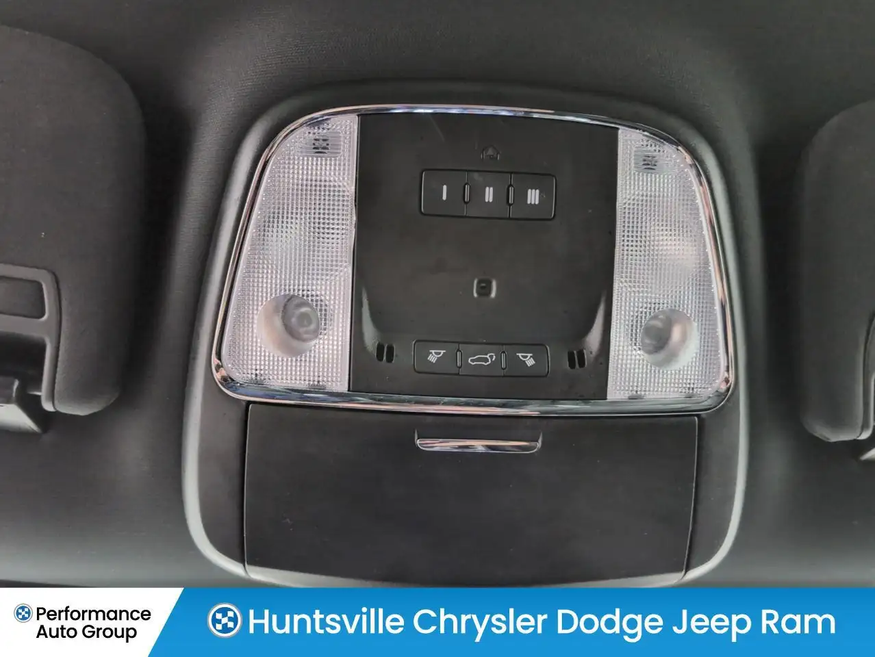 Jeep Grand Cherokee - Image 24