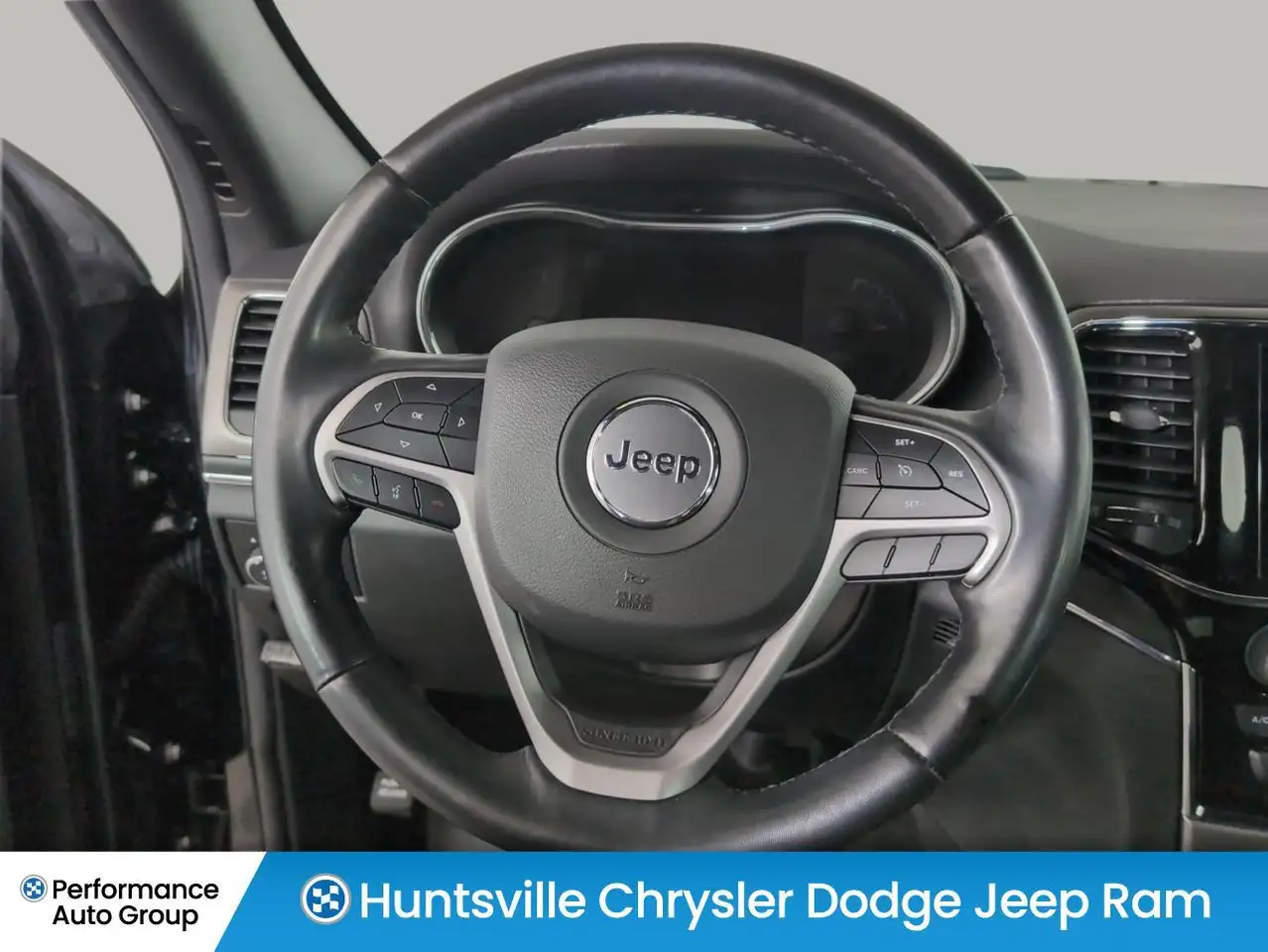 Jeep Grand Cherokee - Image 16