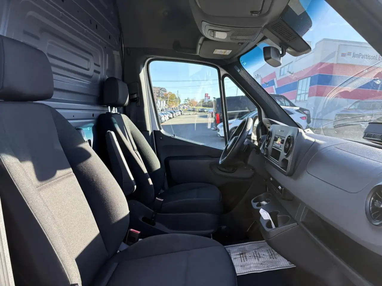 Mercedes-Benz Sprinter - Image 25