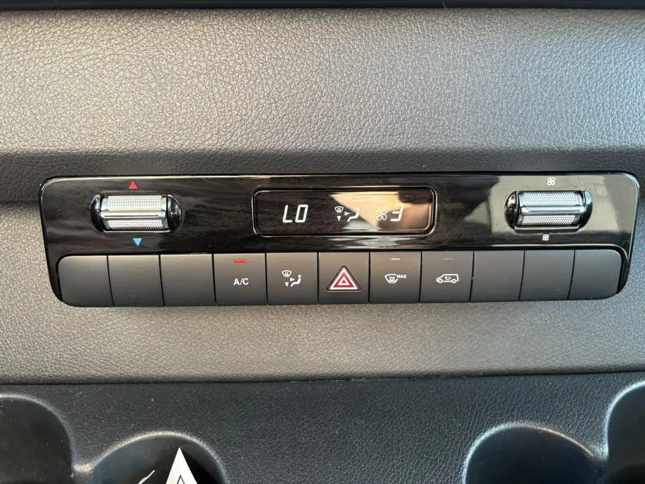 Mercedes-Benz Sprinter - Image 10