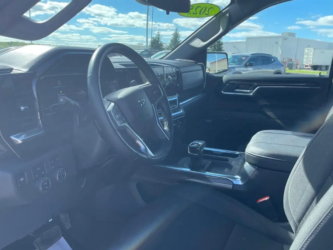 Chevrolet Silverado 1500 - Image 10