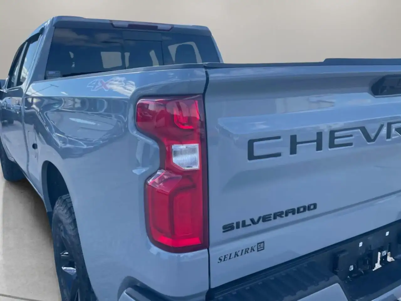Chevrolet Silverado 1500 - Image 9