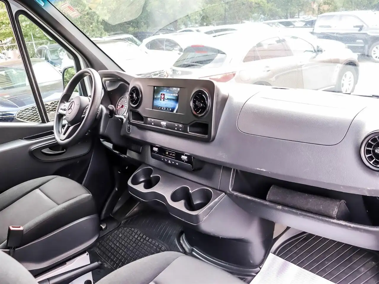 Mercedes-Benz Sprinter - Image 14