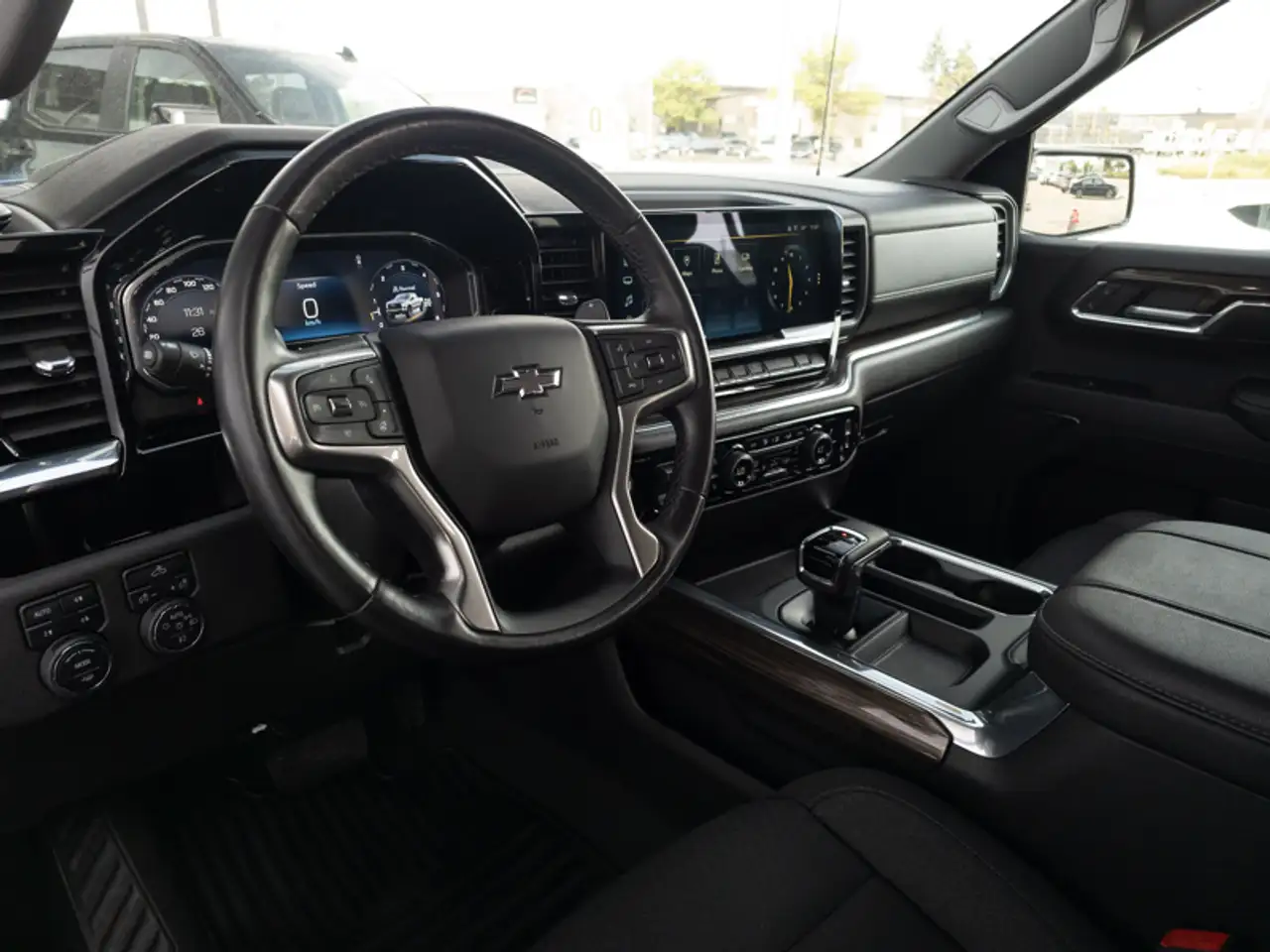 Chevrolet Silverado 1500 - Image 10