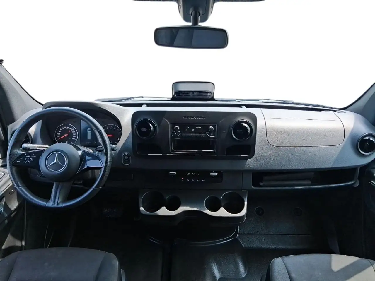 Mercedes-Benz Sprinter - Image 9