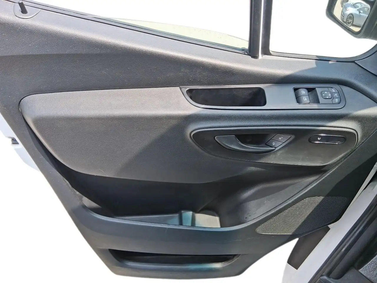 Mercedes-Benz Sprinter - Image 10