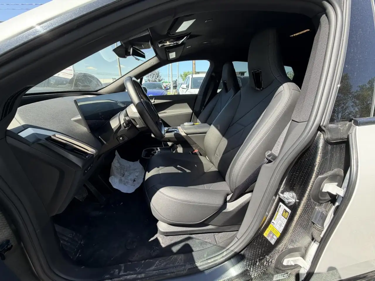 BMW iX - Image 12