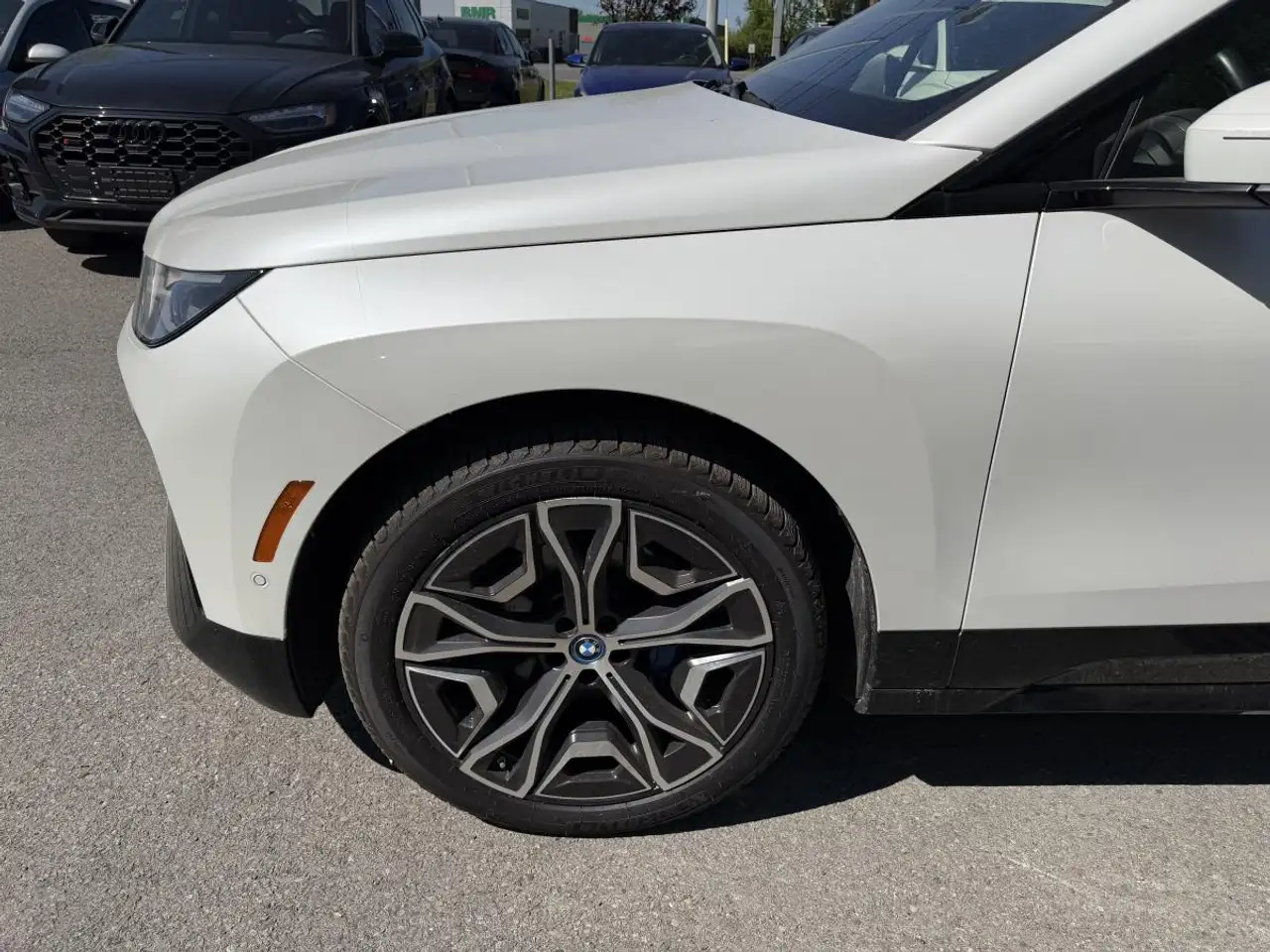 BMW iX - Image 2