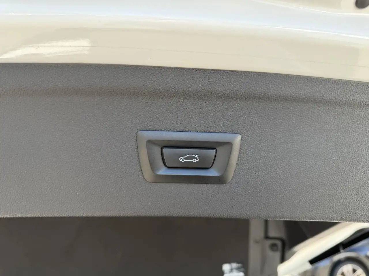 BMW iX - Image 7