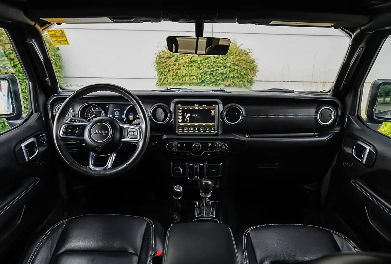 Jeep Wrangler - Image 12