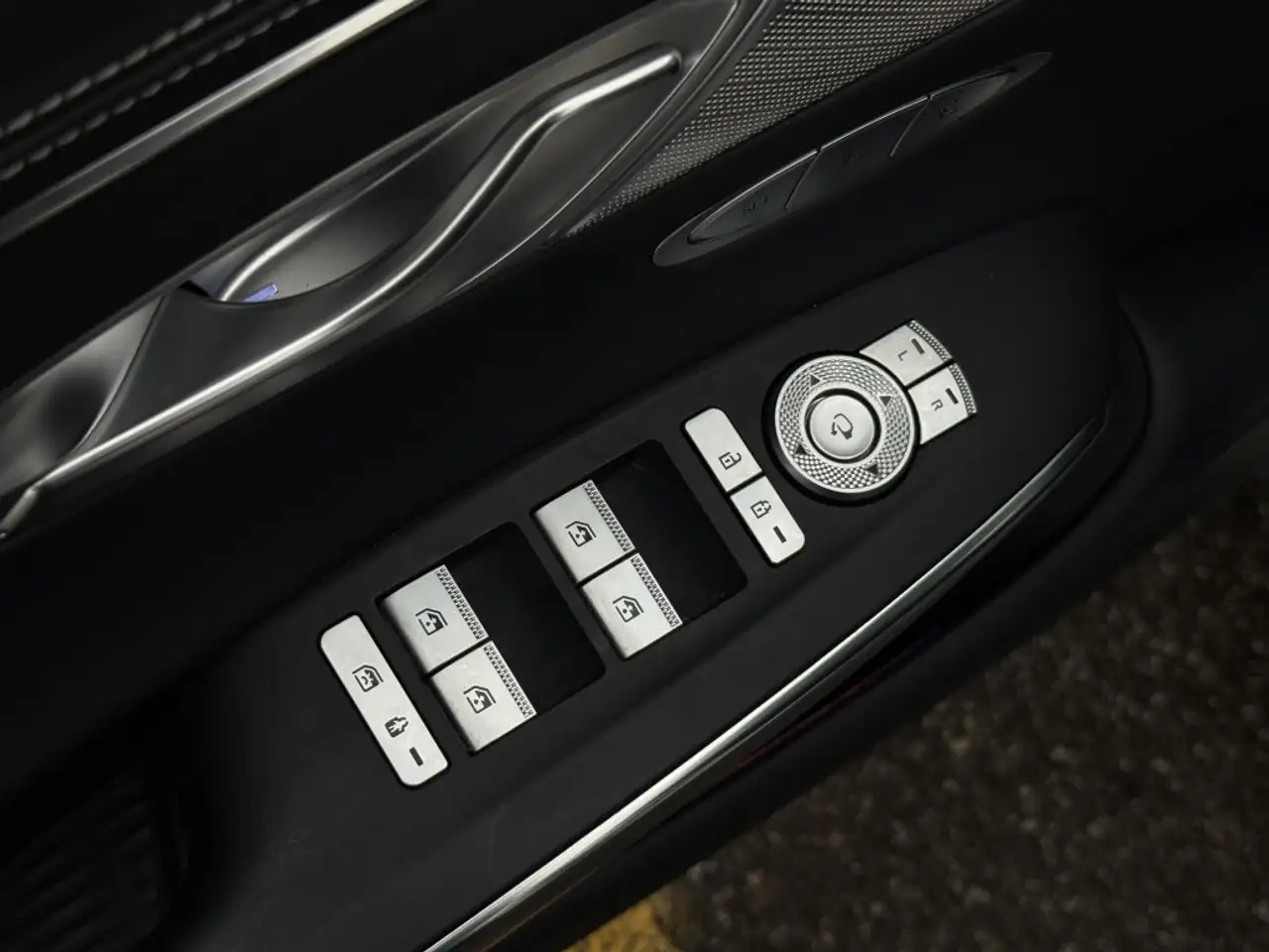 Genesis GV70 - Image 20