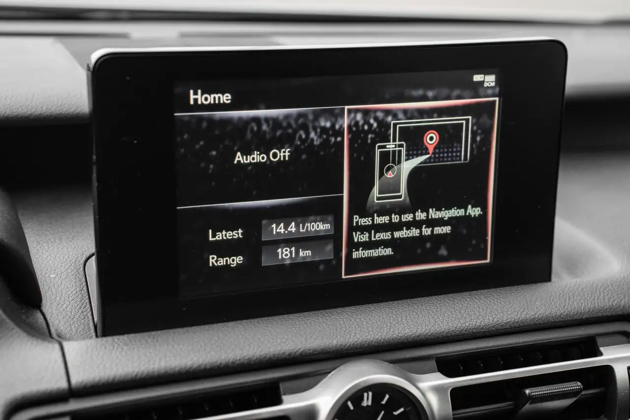 Lexus IS 300 - Image 21