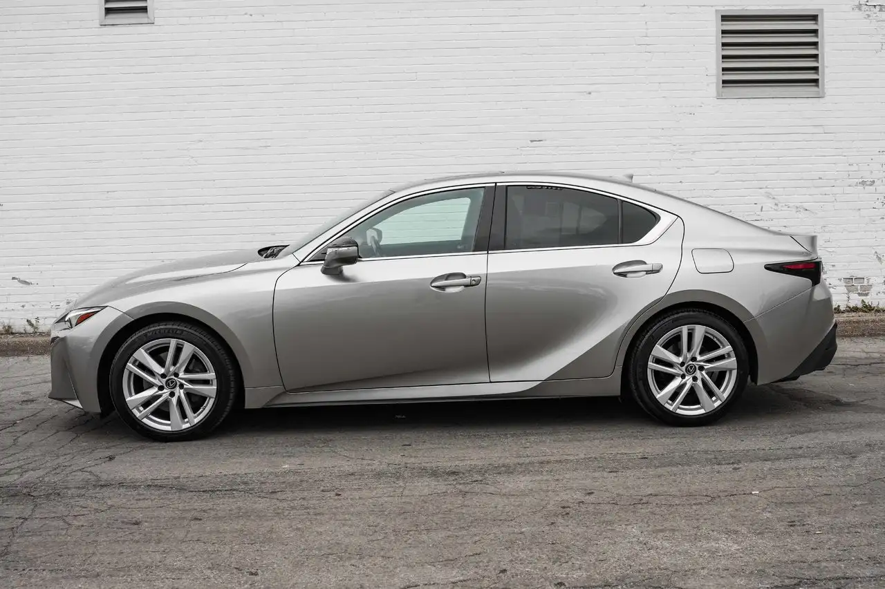 Lexus IS 300 - Image 3