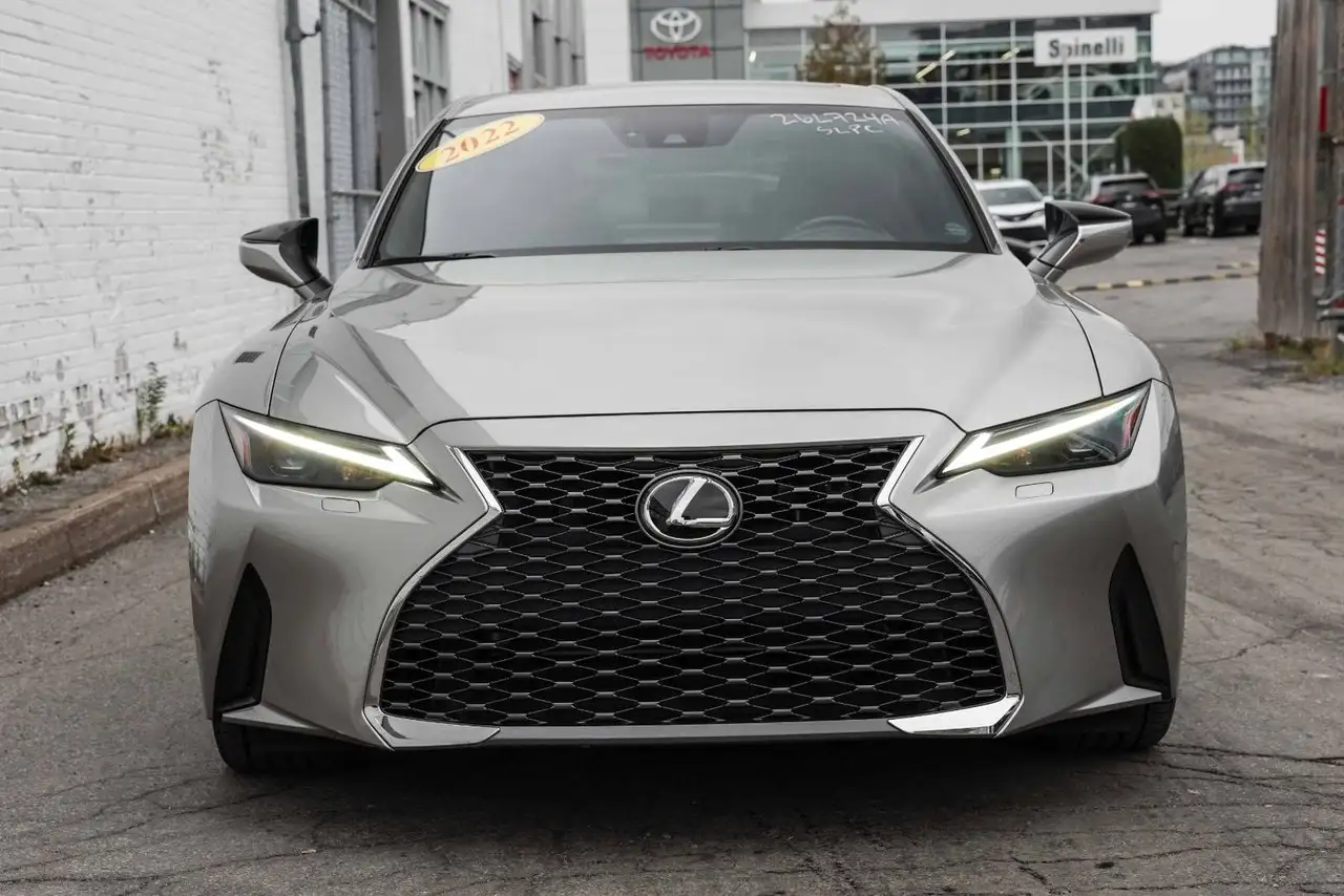 Lexus IS 300 - Image 2