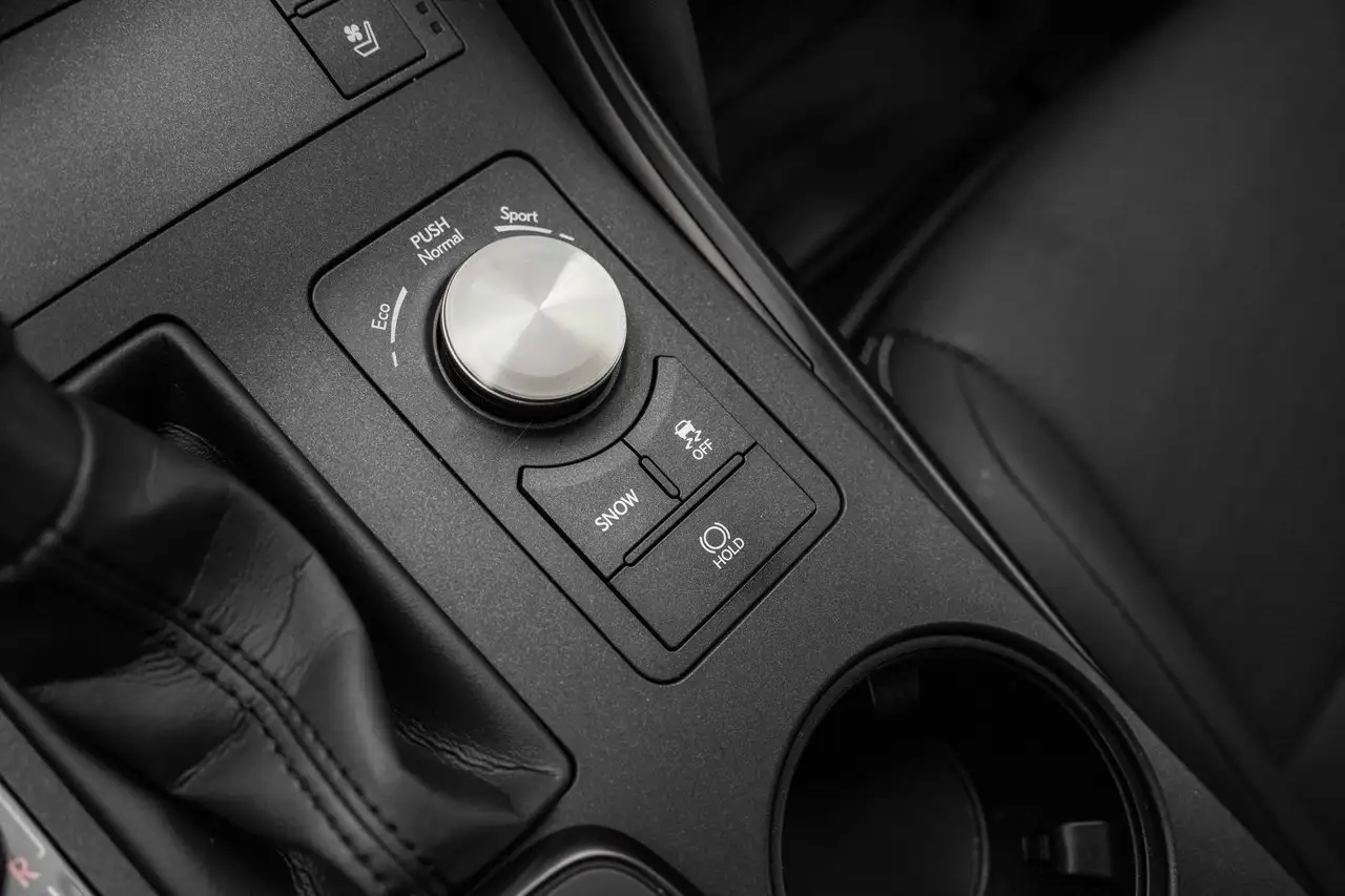 Lexus IS 300 - Image 25