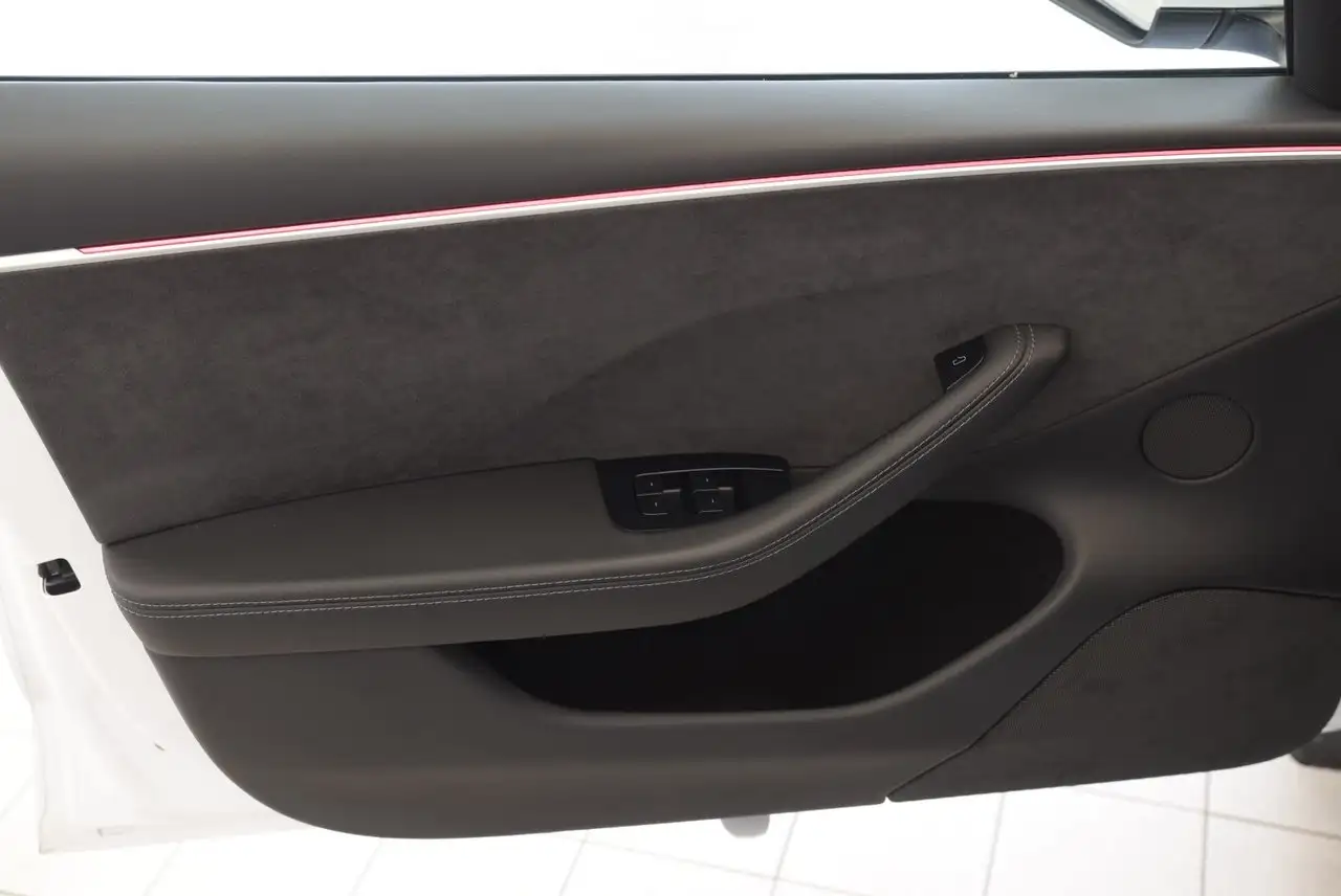 Tesla Model 3 - Image 17
