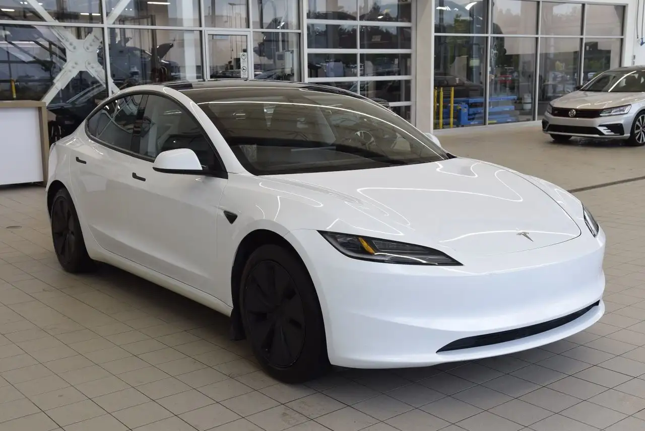 Tesla Model 3 - Image 11