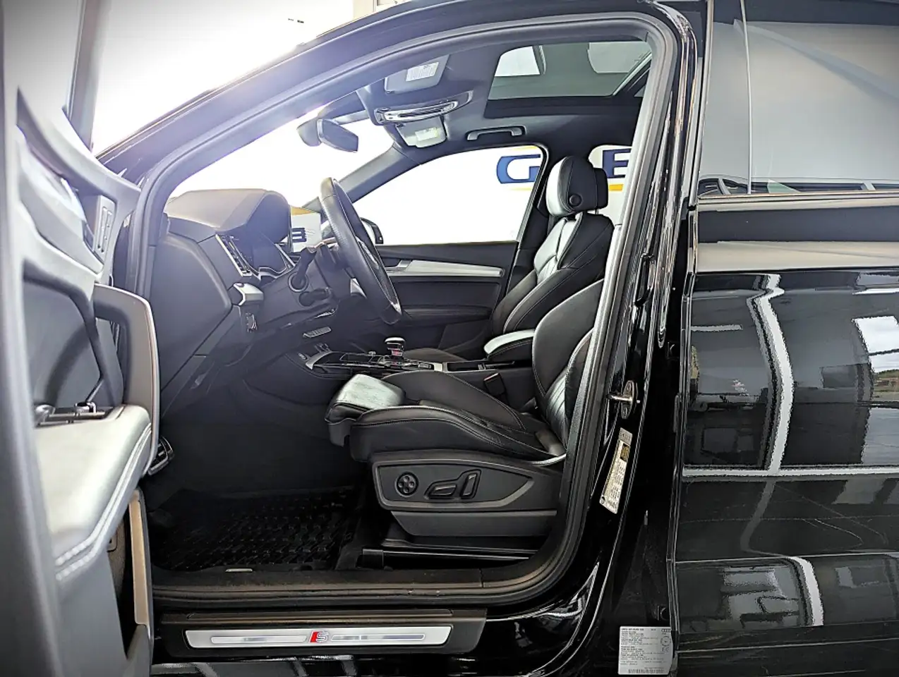 Audi Q5 - Image 12