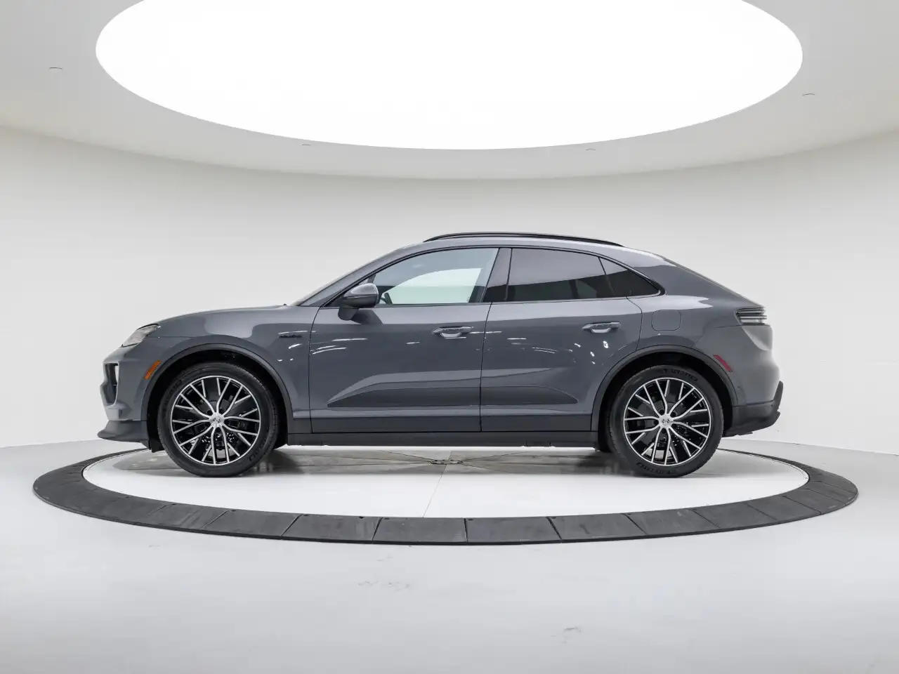 Porsche Macan - Image 2