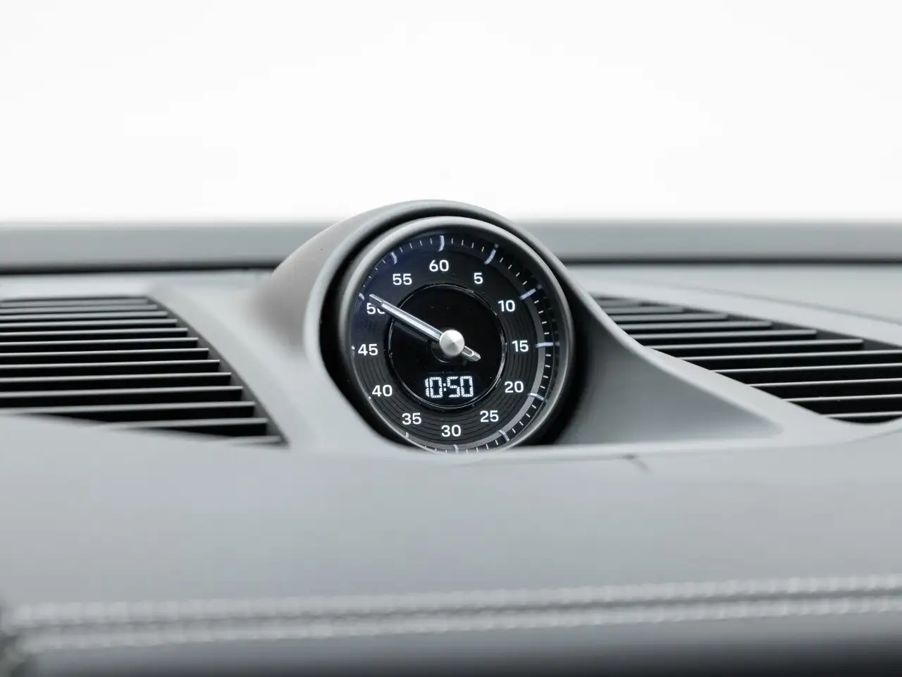 Porsche Macan - Image 26