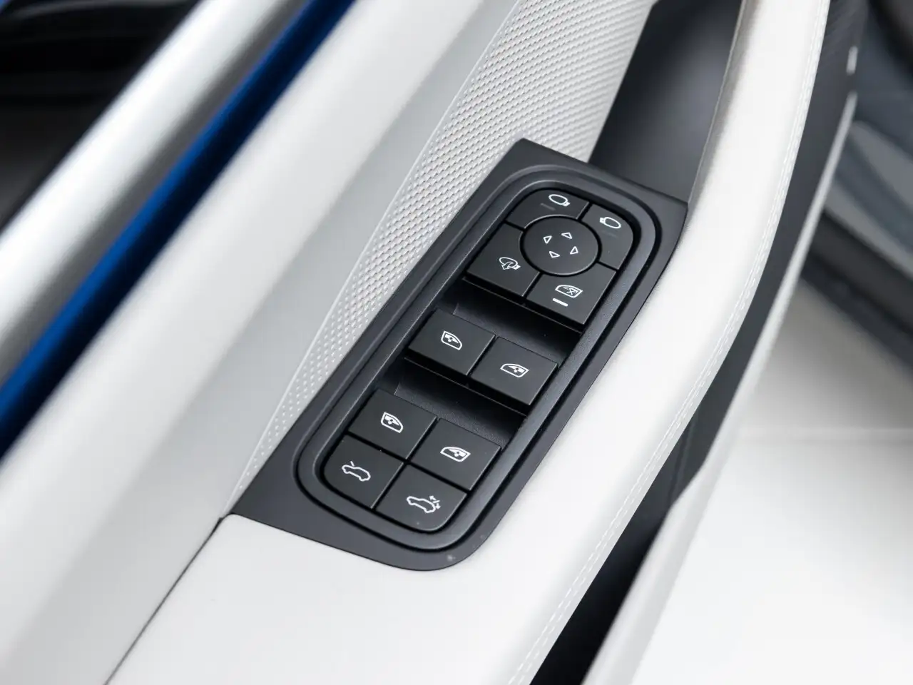 Porsche Macan - Image 21
