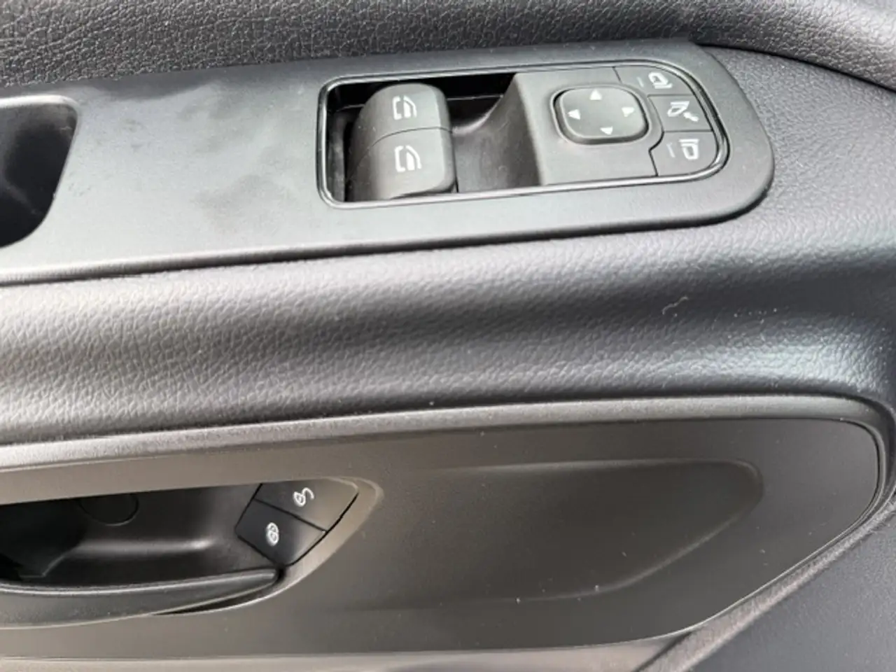 Mercedes-Benz Sprinter - Image 9