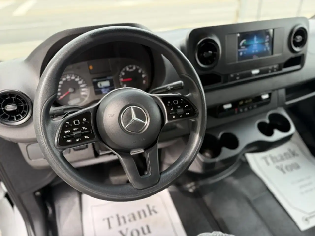 Mercedes-Benz Sprinter - Image 11