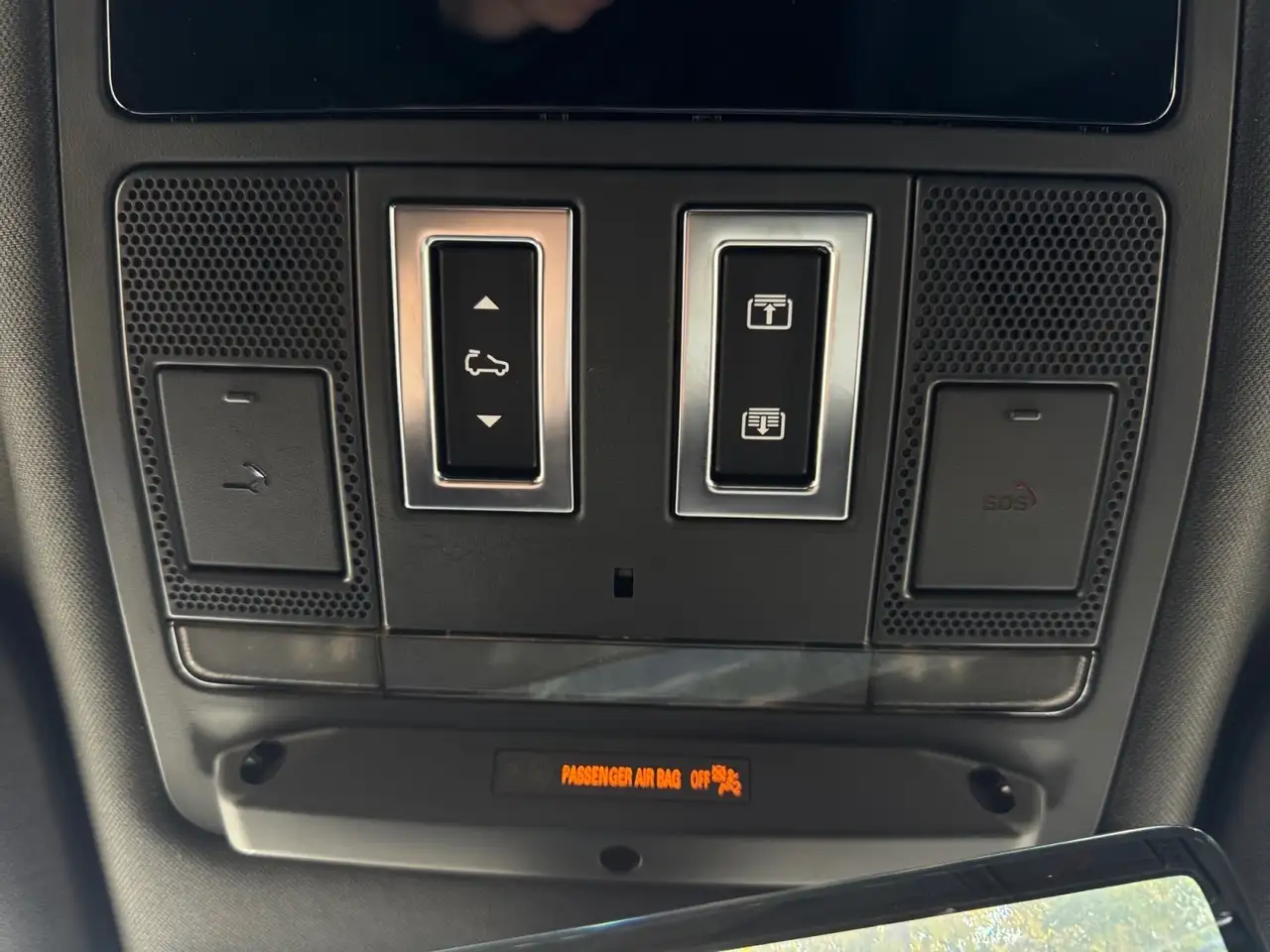 Land Rover Defender - Image 23