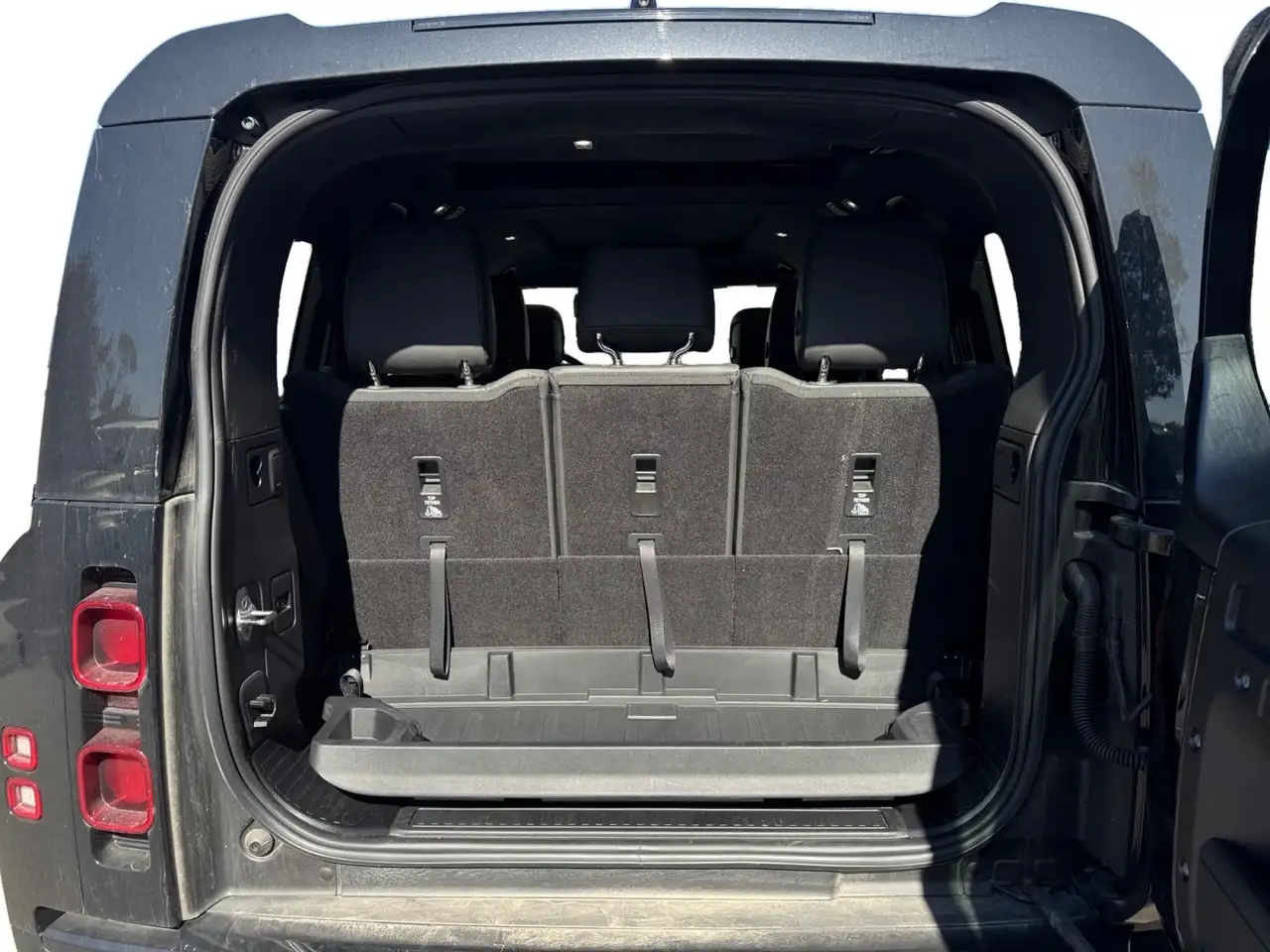 Land Rover Defender - Image 28