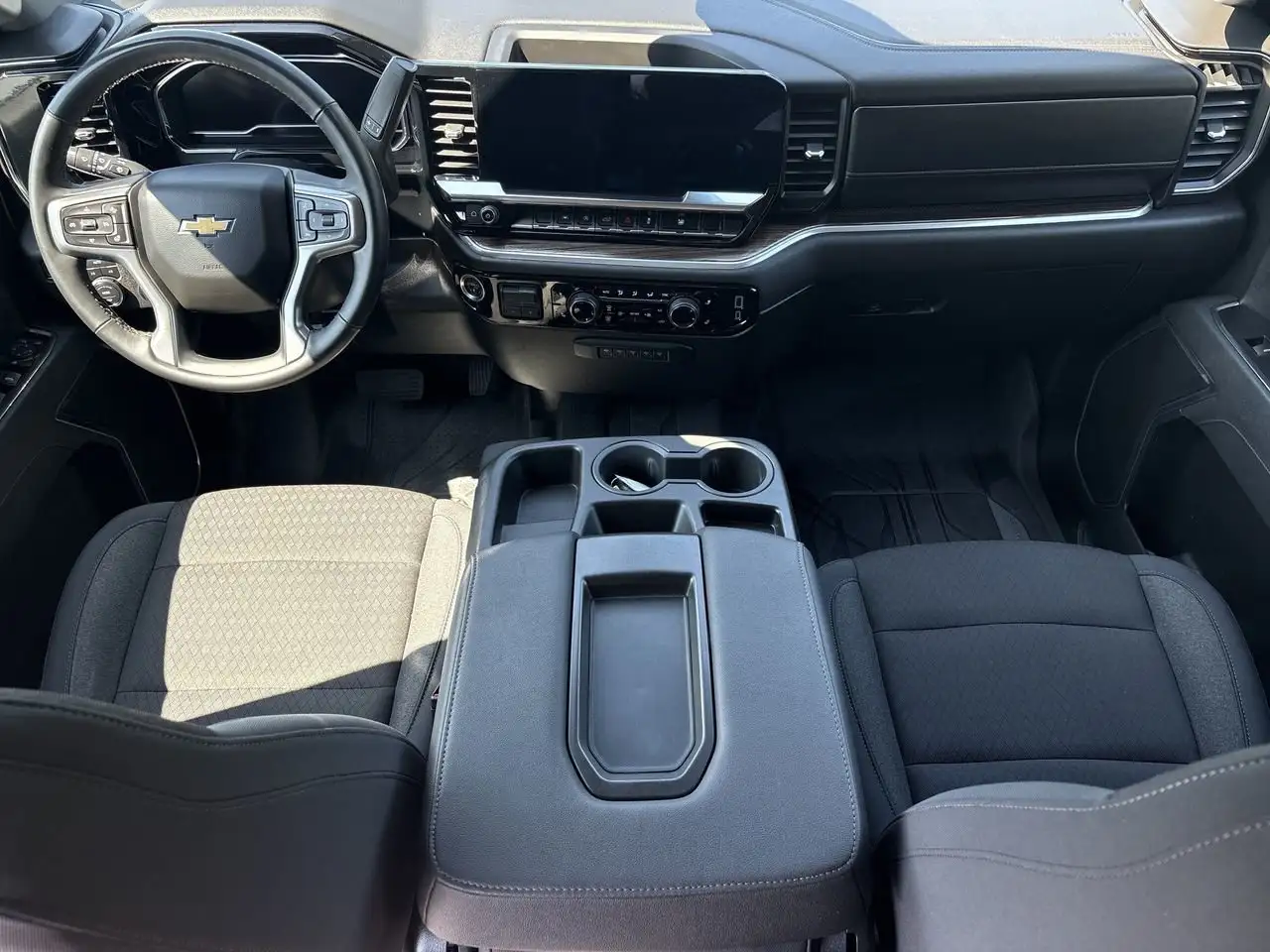 Chevrolet Silverado 1500 - Image 28