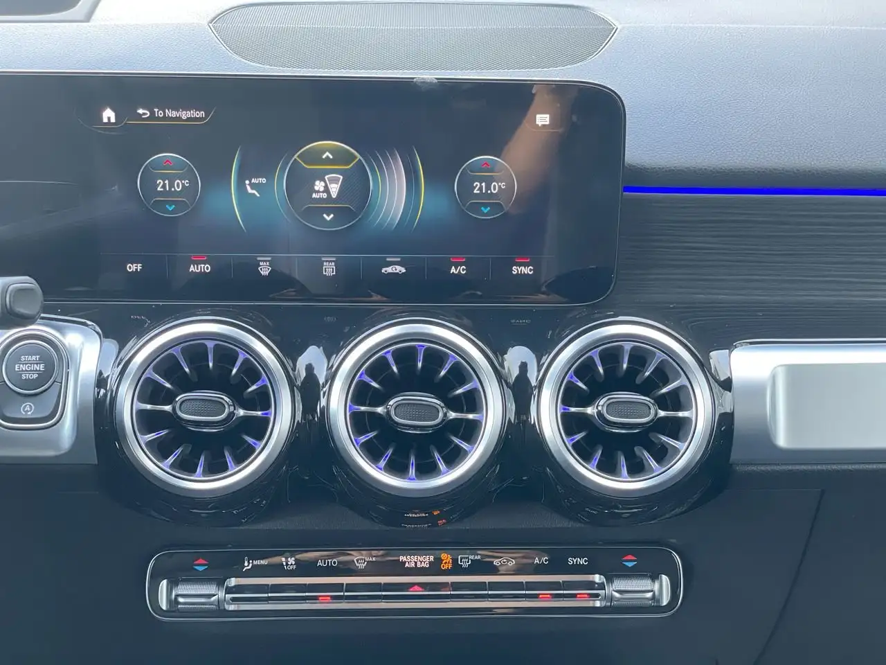 Mercedes-Benz GLB - Image 27