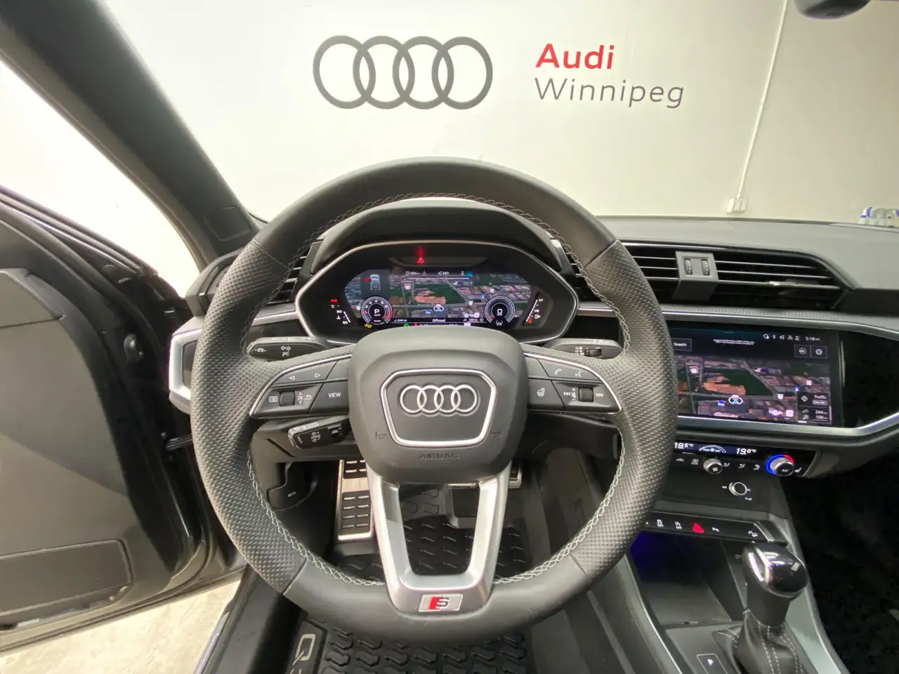Audi Q3 - Image 9