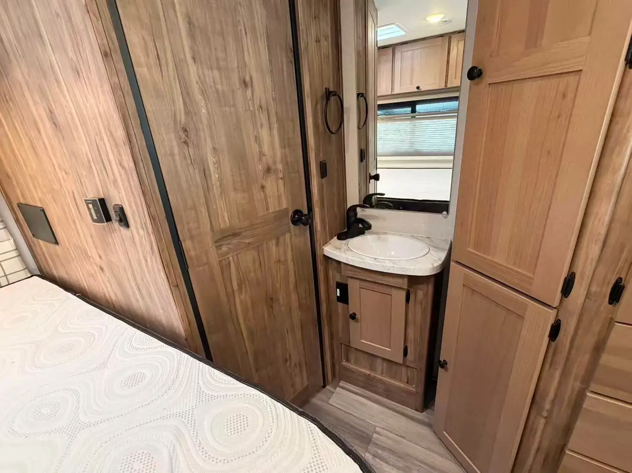 Mercedes-Benz Sprinter - Image 28
