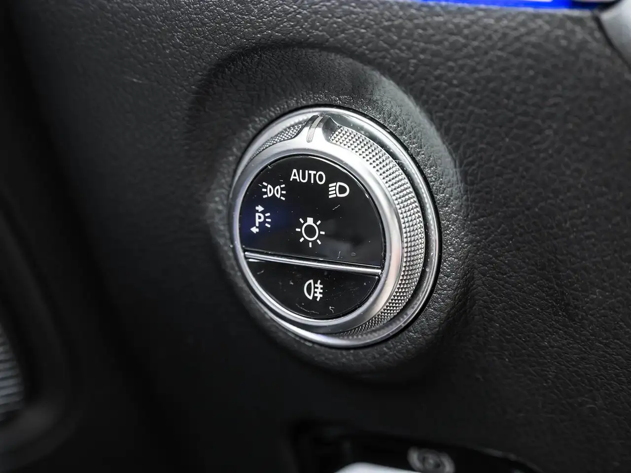 Mercedes-Benz C-Class - Image 21