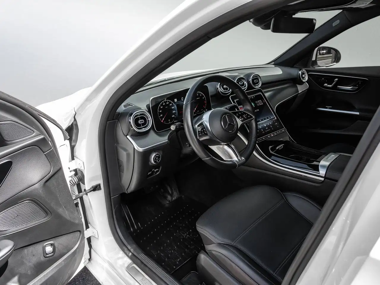 Mercedes-Benz C-Class - Image 9