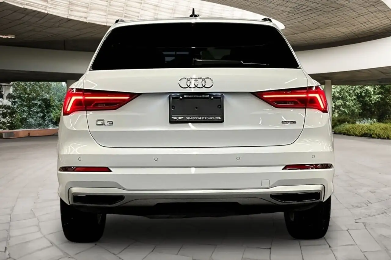Audi Q3 - Image 6