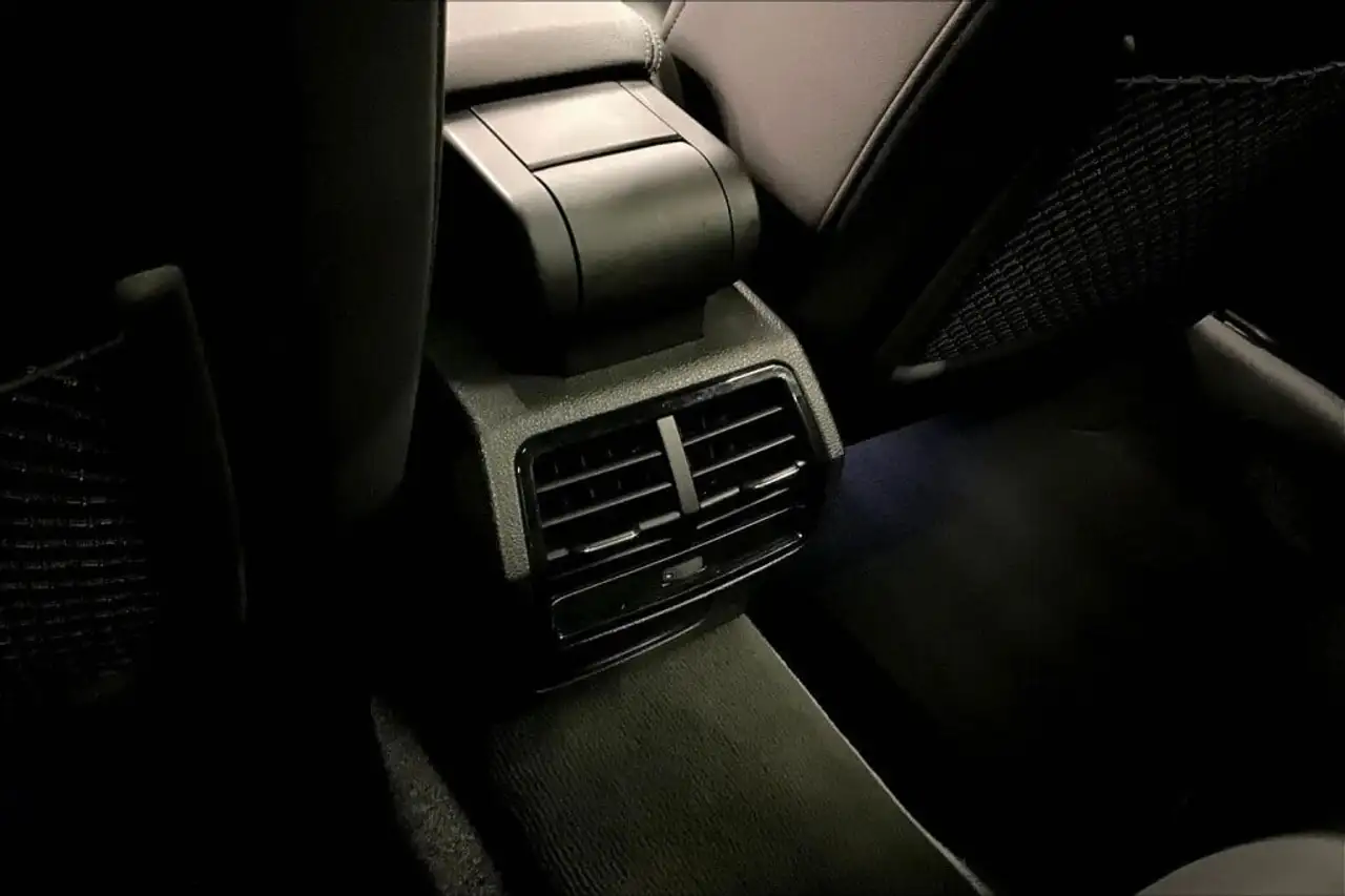 Audi Q3 - Image 12