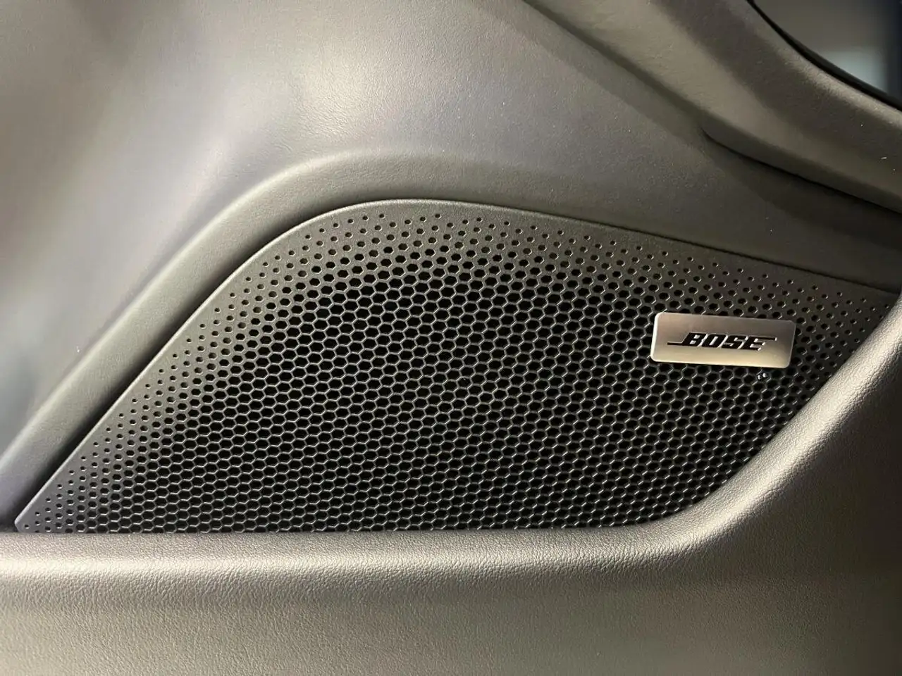 Porsche Taycan - Image 14