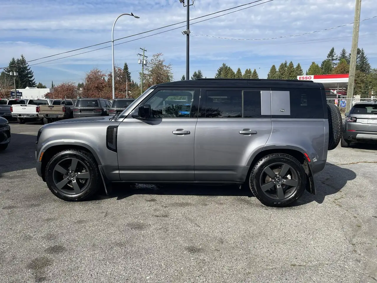 Land Rover Defender - Image 8