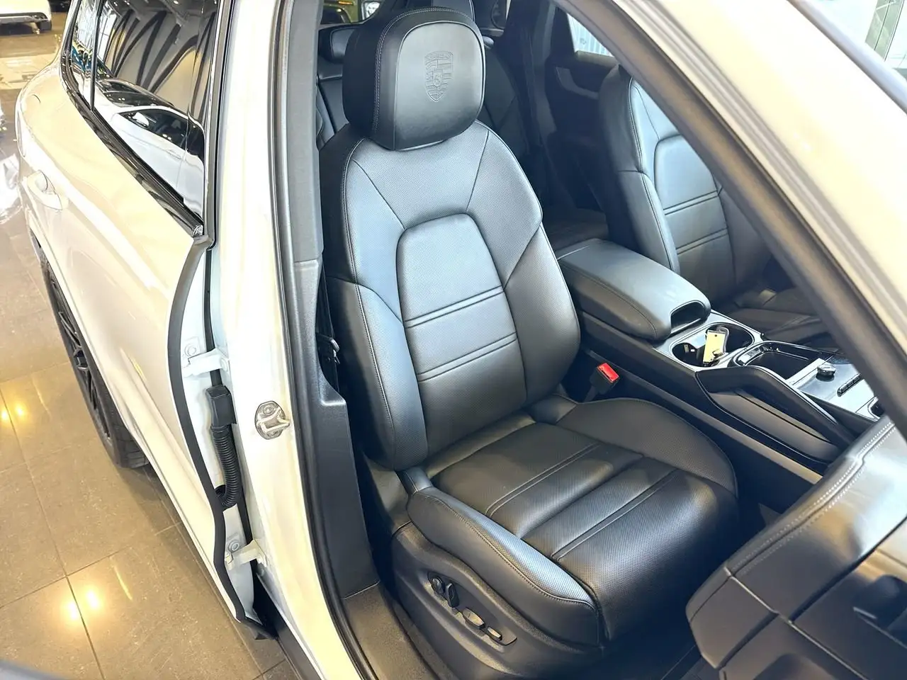 Porsche Cayenne - Image 29