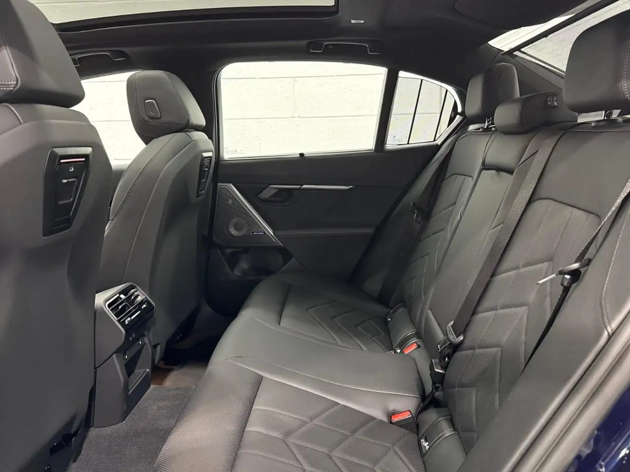 BMW 5 Series - Image 9