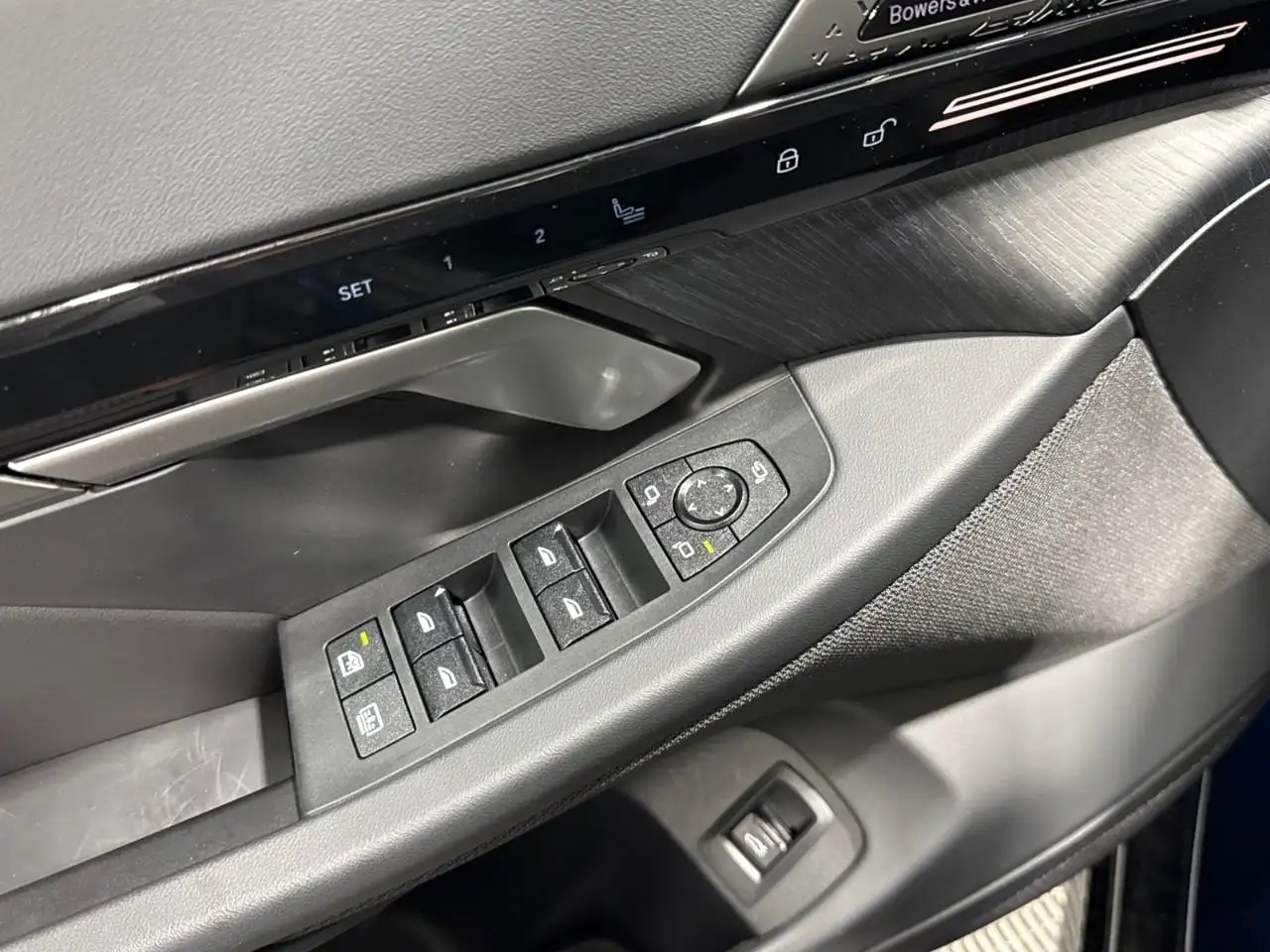 BMW 5 Series - Image 4