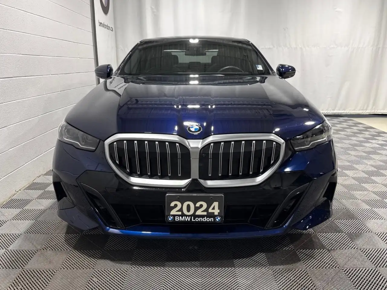 BMW 5 Series - Image 2
