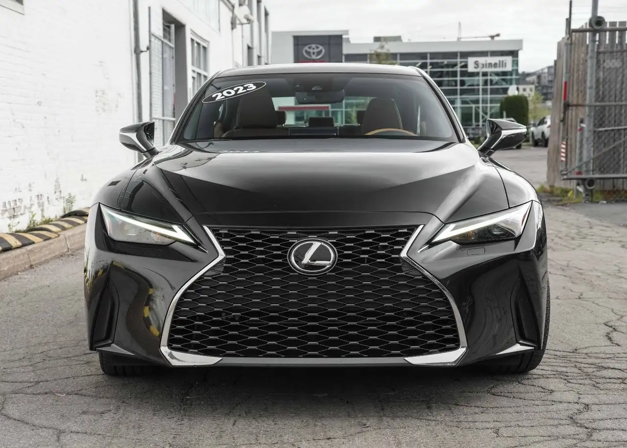 Lexus IS 300 - Image 2