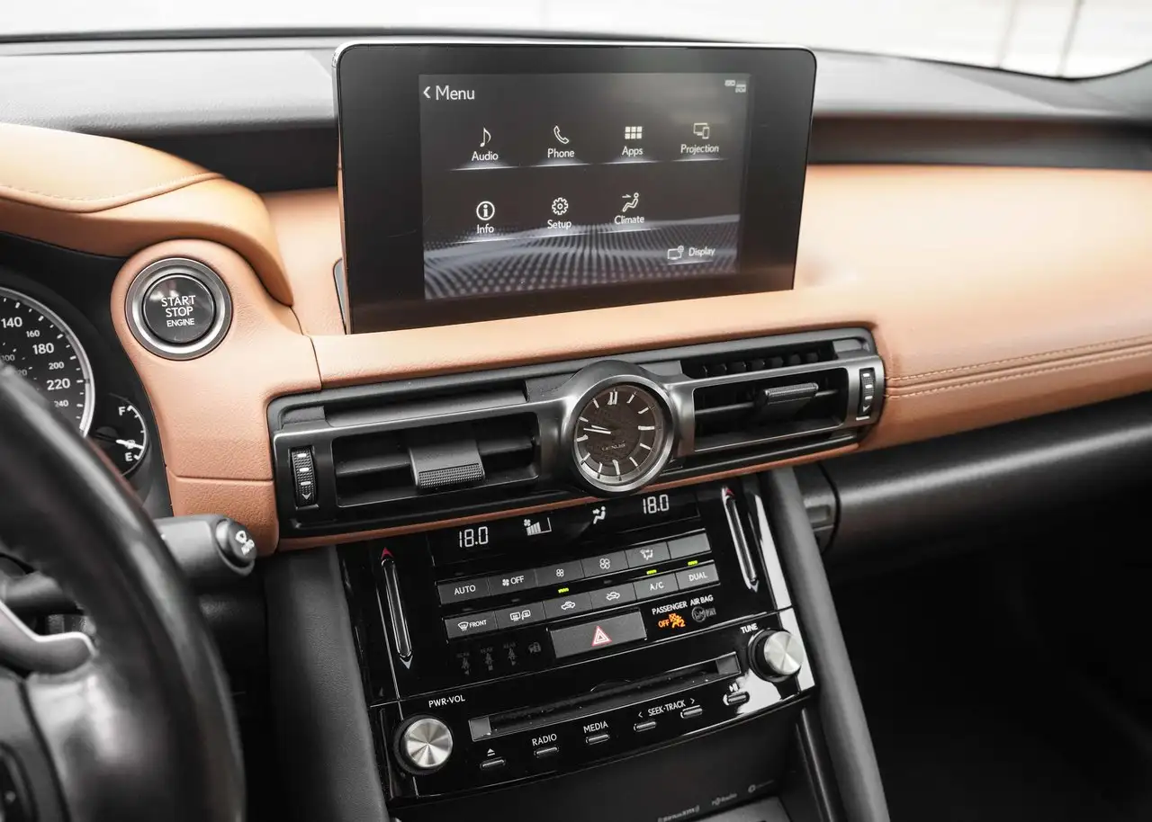Lexus IS 300 - Image 20