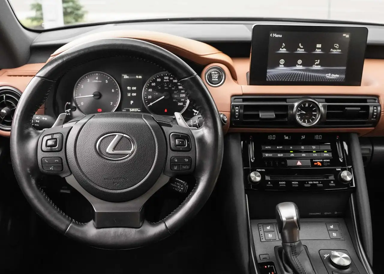 Lexus IS 300 - Image 12