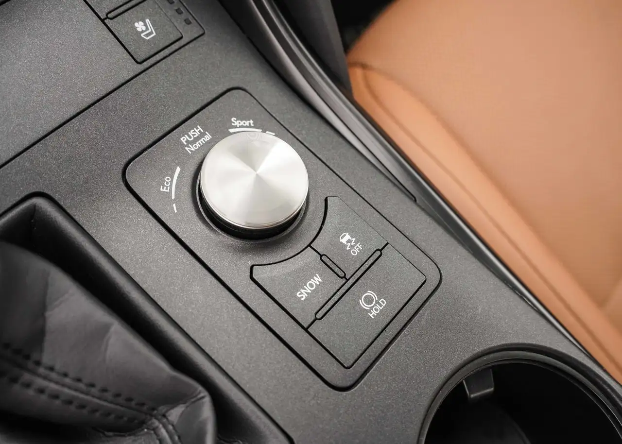 Lexus IS 300 - Image 28