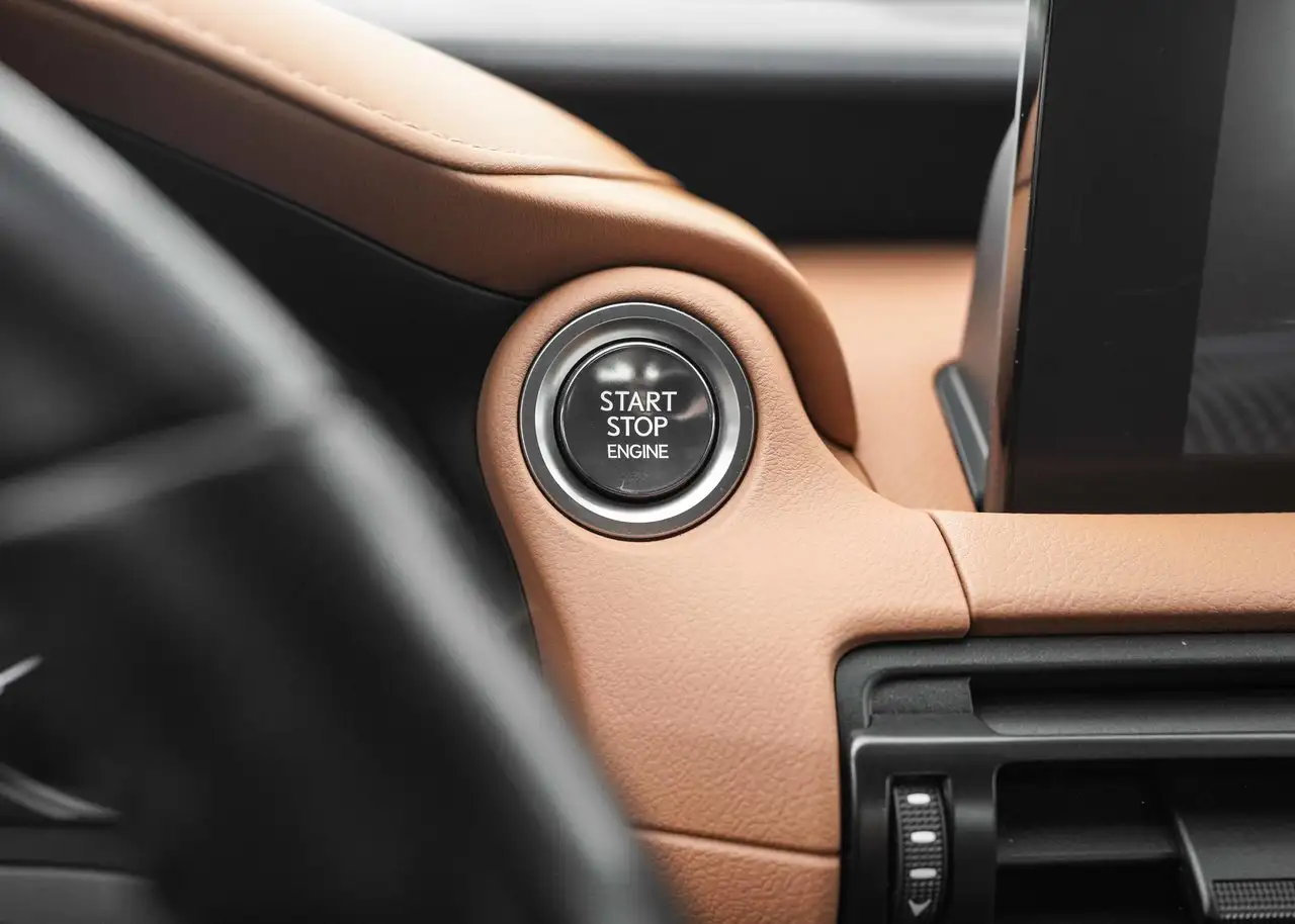 Lexus IS 300 - Image 19