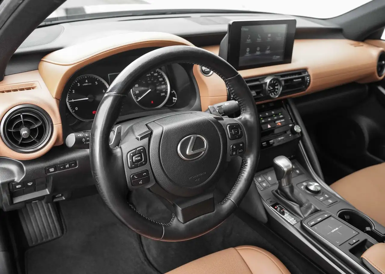 Lexus IS 300 - Image 10
